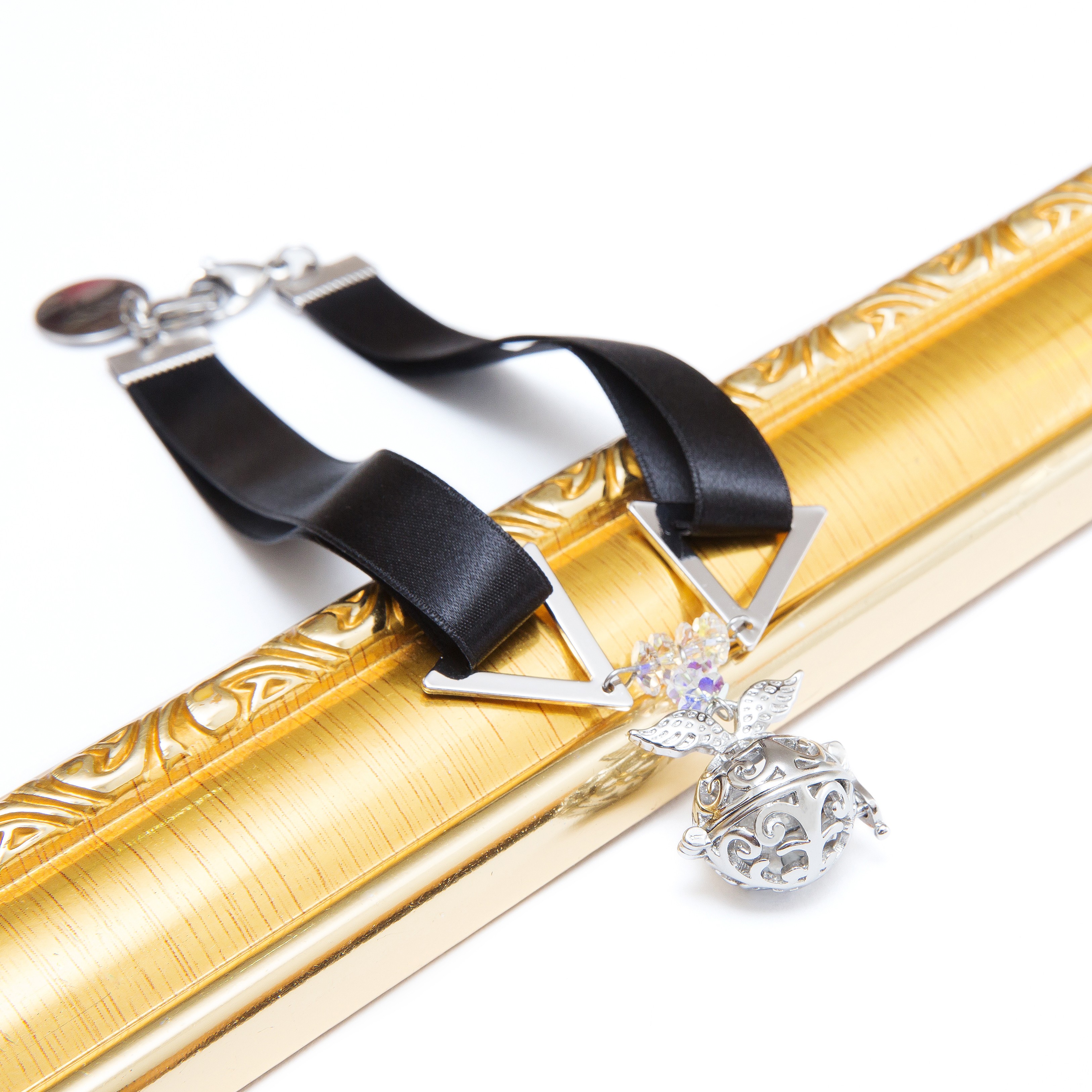 DG077B Eternity Sphere shaped diffuser pendant choker 